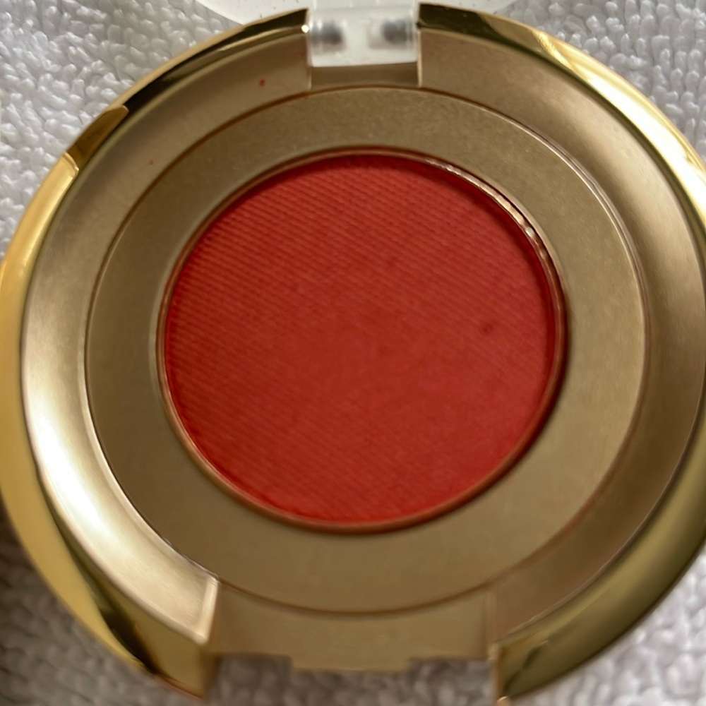 Eye shadow